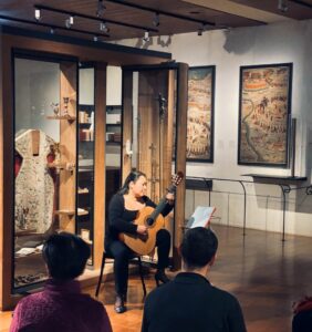 La guitariste Than Hang Nguyen a enchanté le public aux Mission étrangères de Paris.