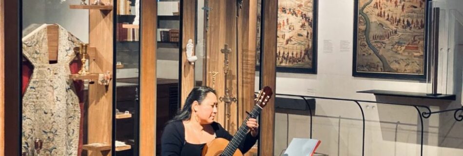 La guitariste Than Hang Nguyen a enchanté le public aux Mission étrangères de Paris.